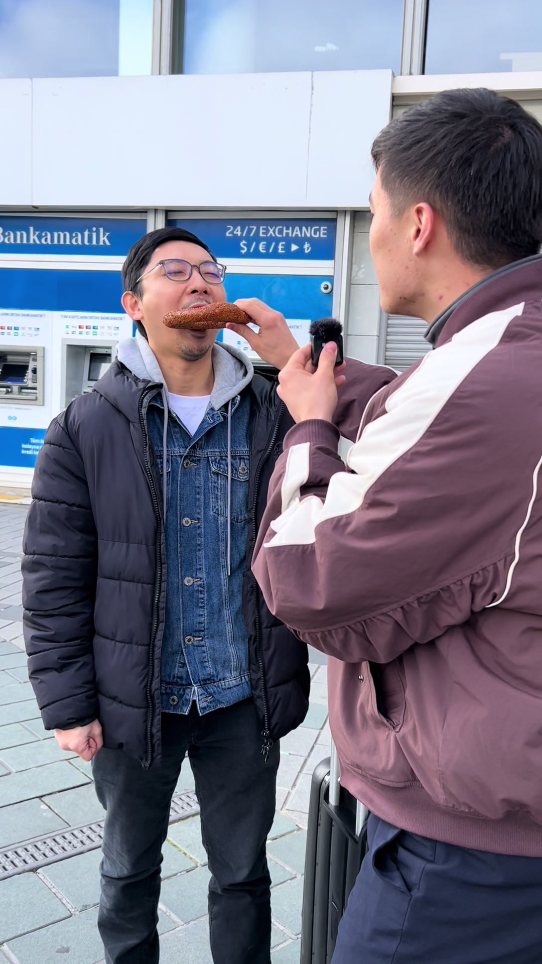 Two Asians getting confused in Türkiye 😂 . #japan #turkiye #azerbaijan #kazakh #kurdish 